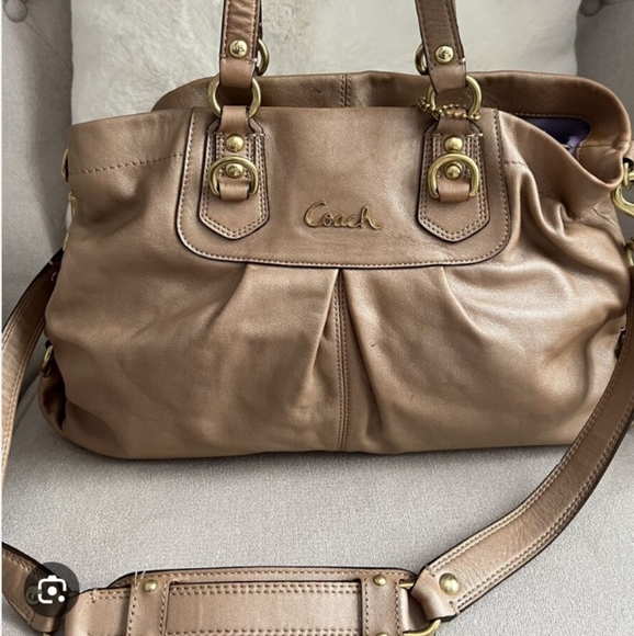 Coach Handbags - EUC Coach Ashley Leather Bag F15513